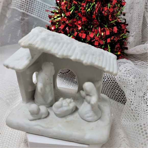 White Ceramic Nativity Scene Small Baby Jesus Mary Joseph - Picture 8 of 8